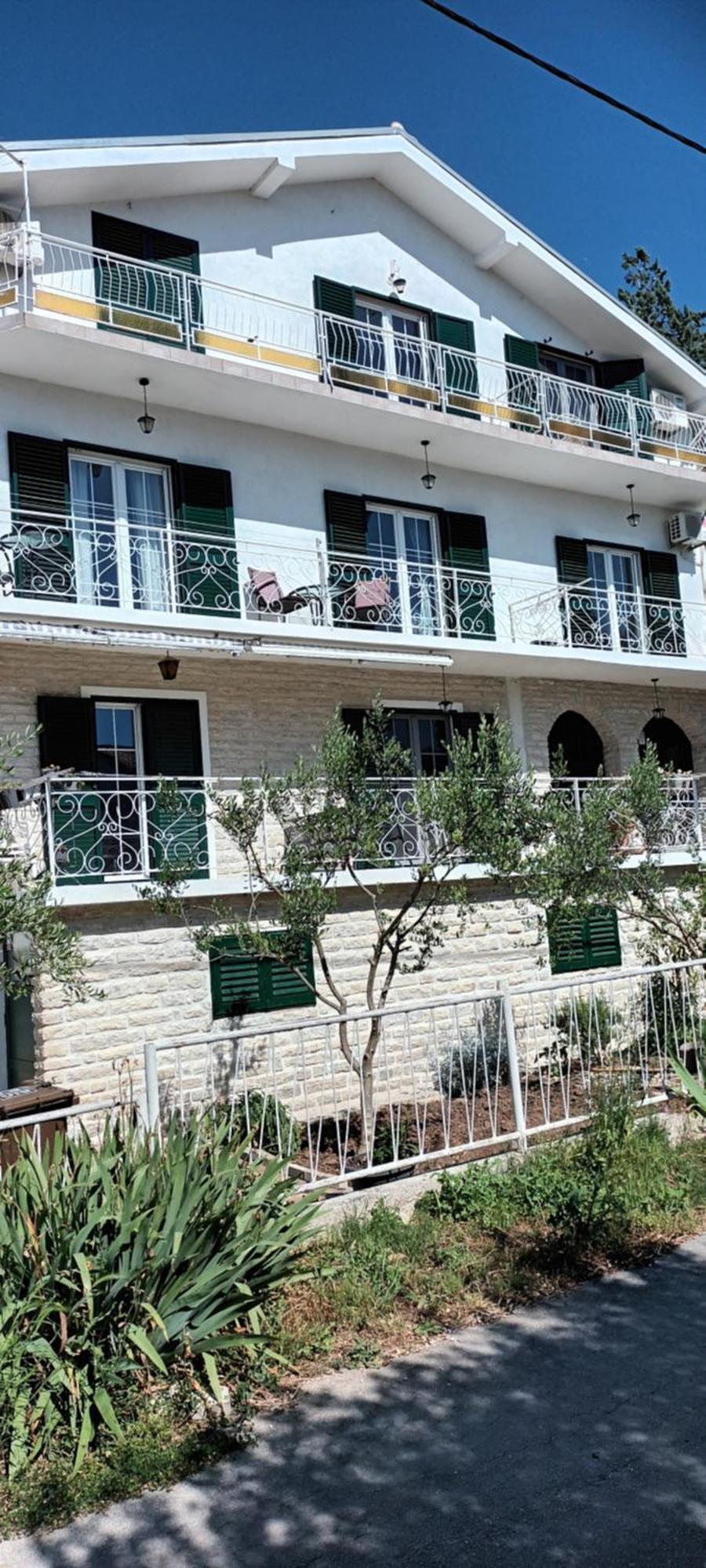 Anna Apartment *