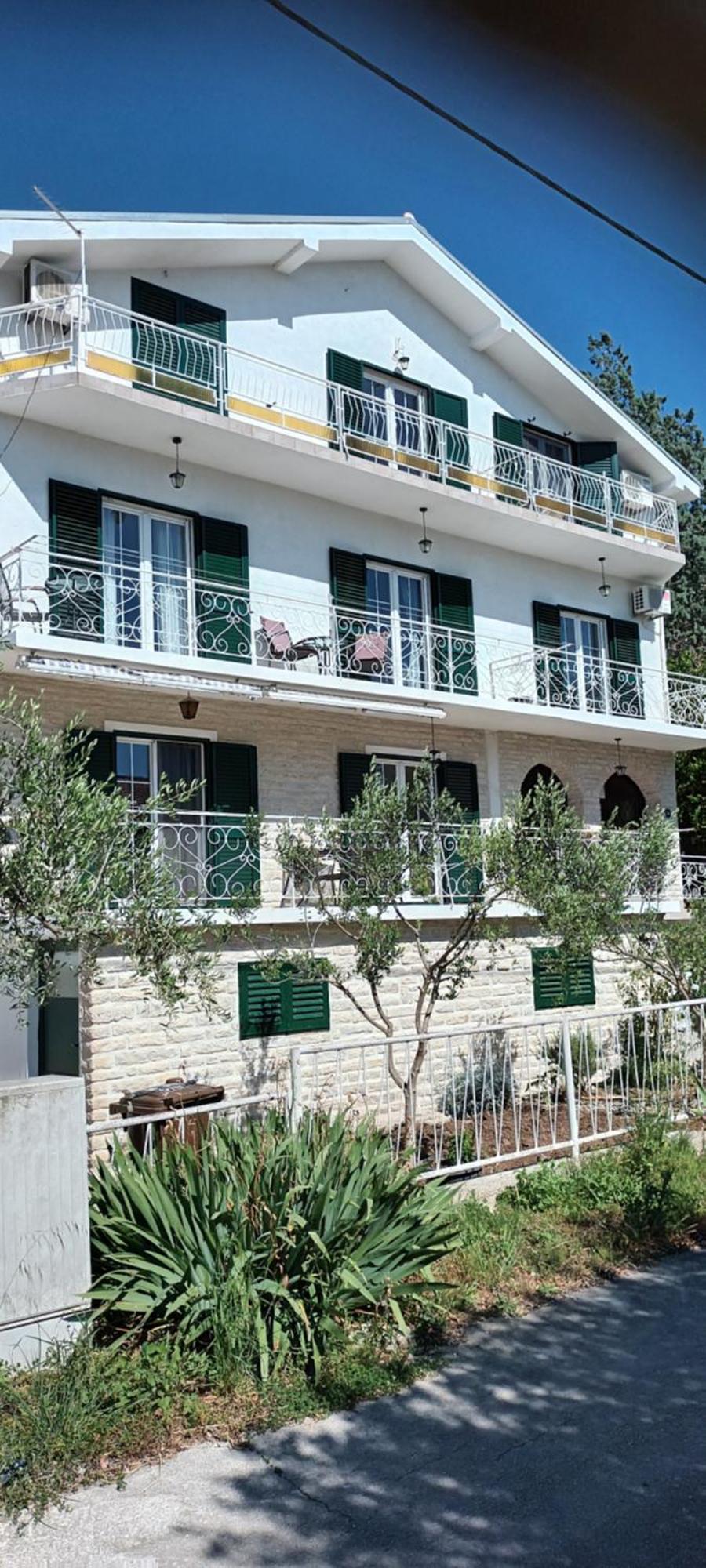 Anna Apartment